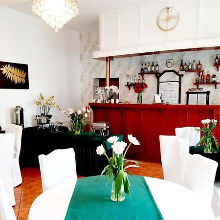 Hotel Bursztyn Калиш Экстерьер фото