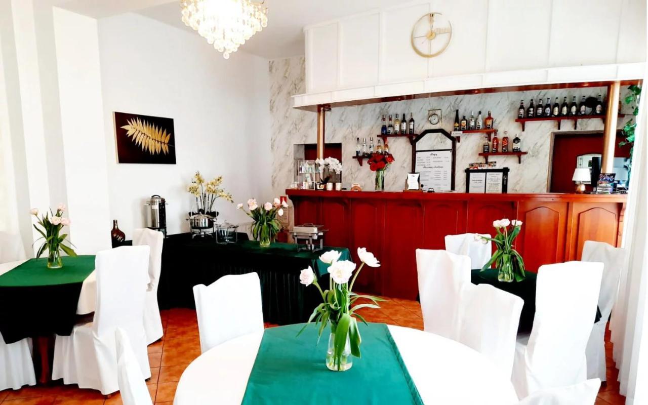 Hotel Bursztyn Калиш Экстерьер фото