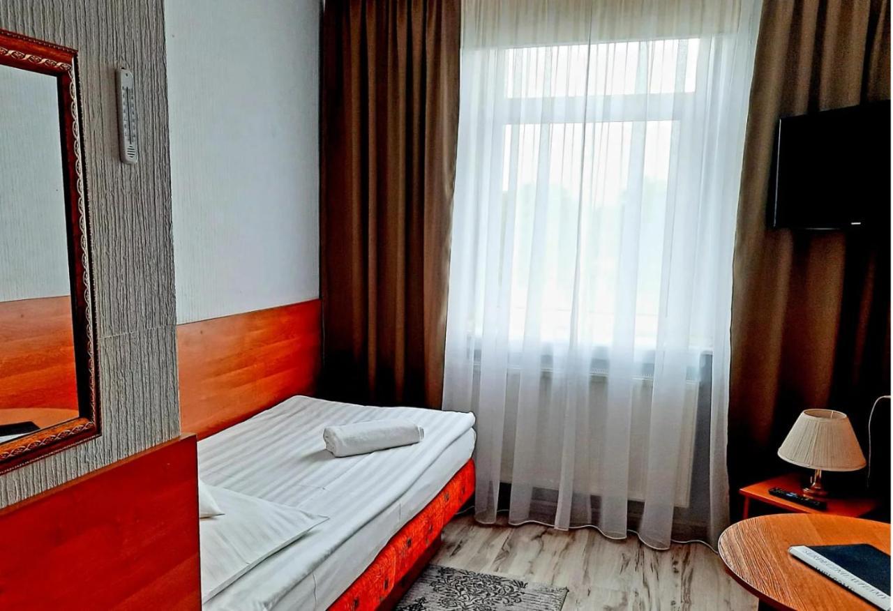 Hotel Bursztyn Калиш Экстерьер фото