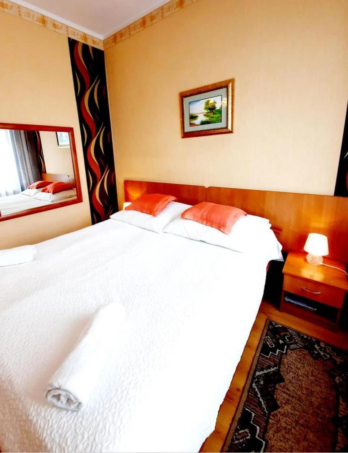 Hotel Bursztyn Калиш Экстерьер фото