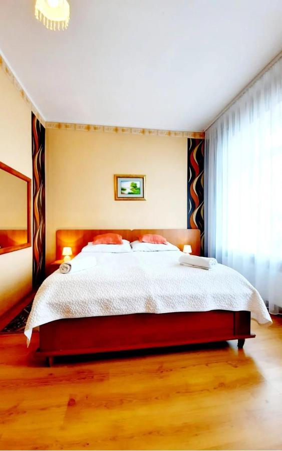 Hotel Bursztyn Калиш Экстерьер фото