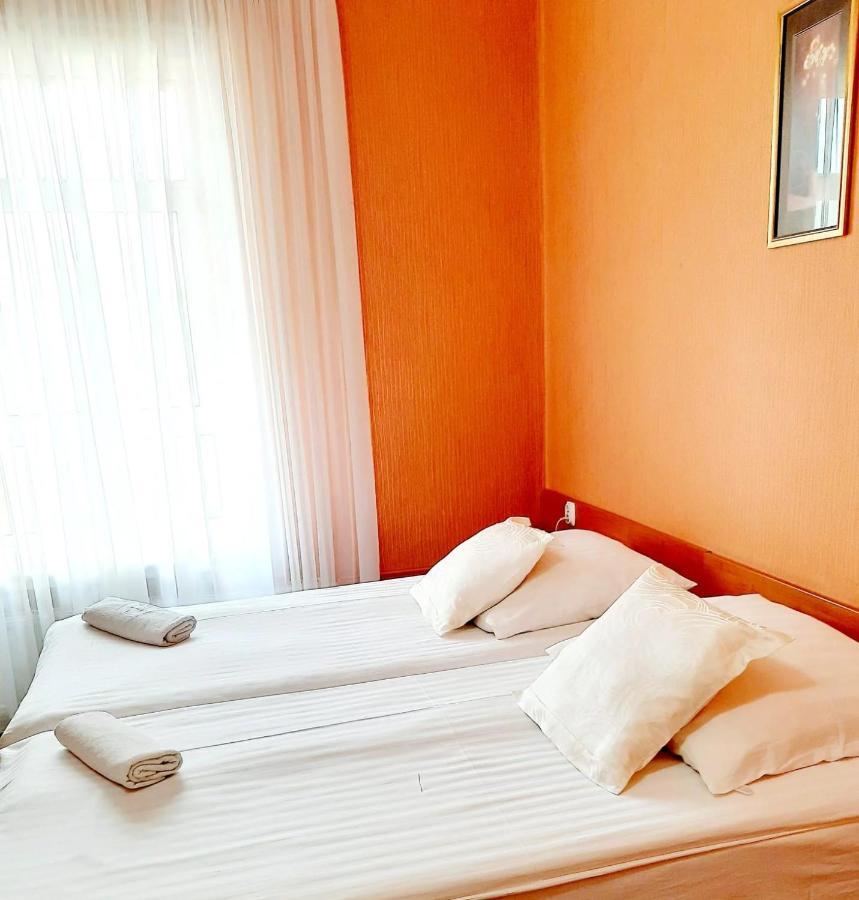 Hotel Bursztyn Калиш Экстерьер фото