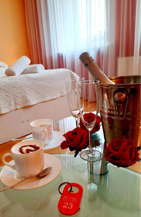 Hotel Bursztyn Калиш Экстерьер фото