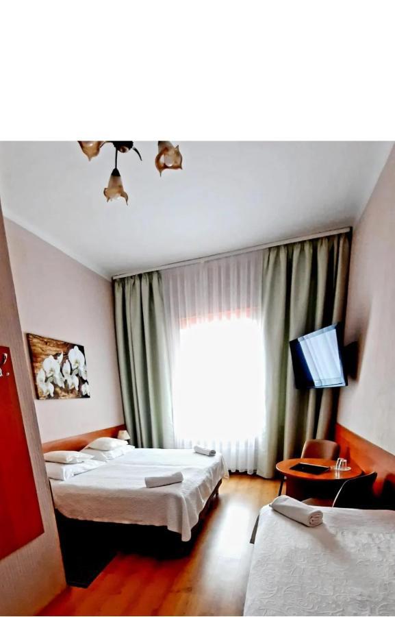 Hotel Bursztyn Калиш Экстерьер фото