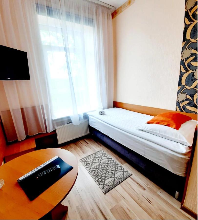 Hotel Bursztyn Калиш Экстерьер фото