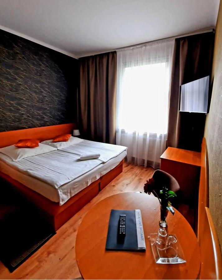 Hotel Bursztyn Калиш Экстерьер фото