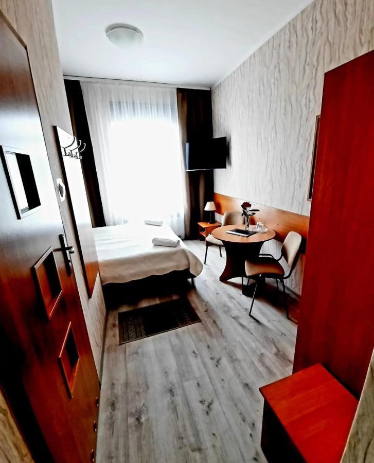 Hotel Bursztyn Калиш Экстерьер фото