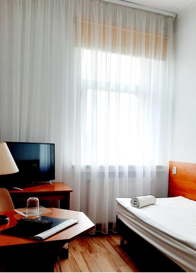 Hotel Bursztyn Калиш Экстерьер фото