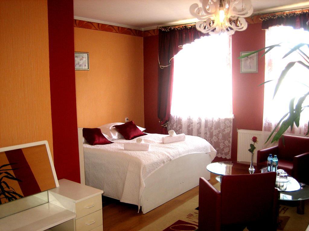 Hotel Bursztyn Калиш Экстерьер фото