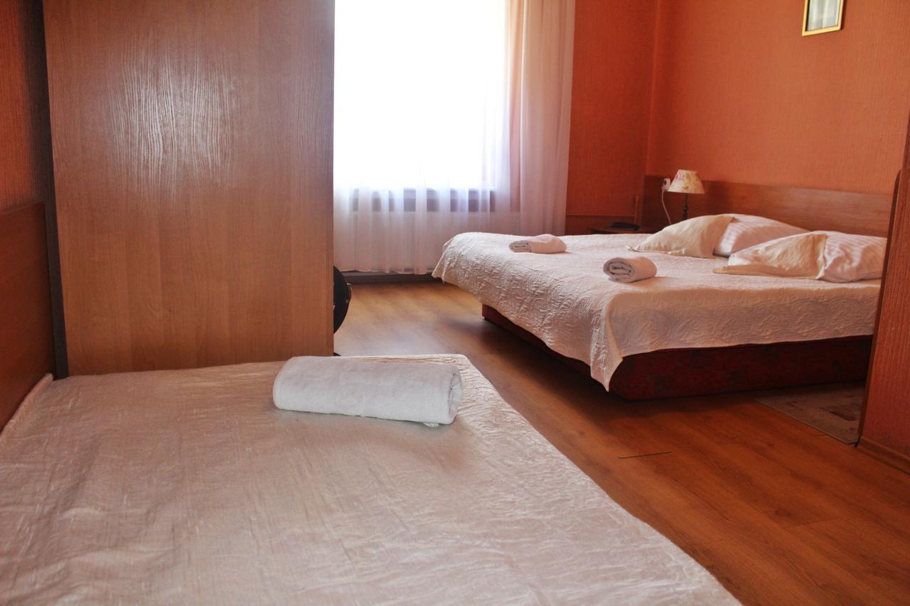 Hotel Bursztyn Калиш Экстерьер фото