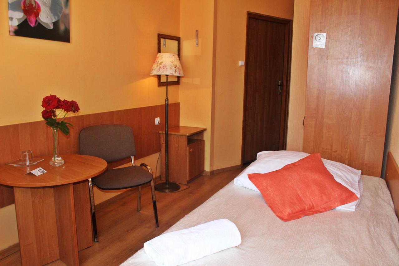 Hotel Bursztyn Калиш Экстерьер фото