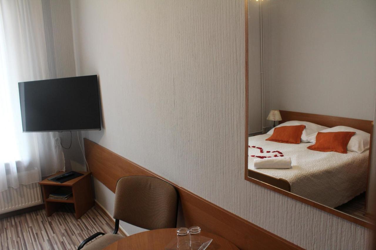 Hotel Bursztyn Калиш Экстерьер фото
