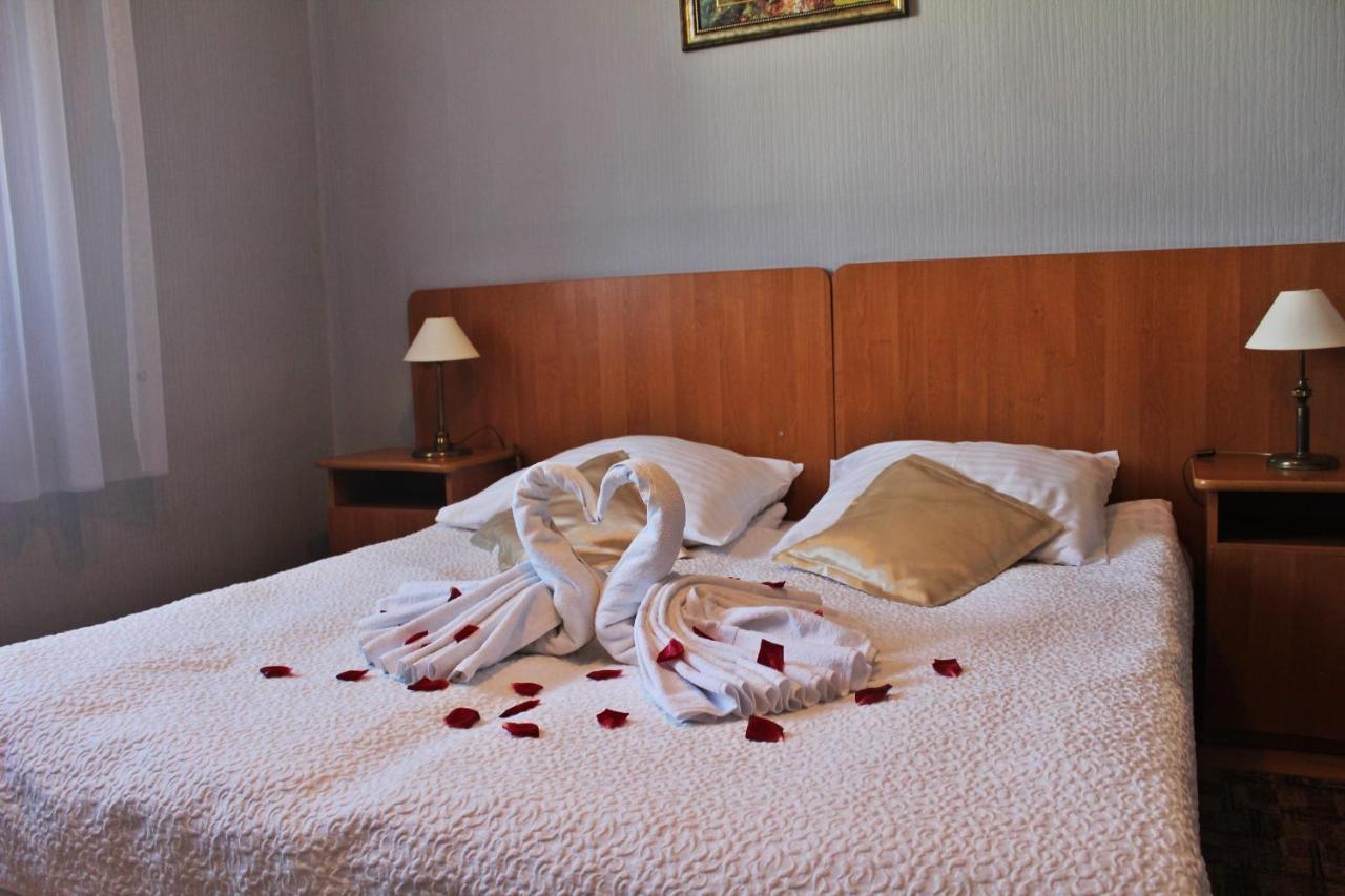 Hotel Bursztyn Калиш Экстерьер фото
