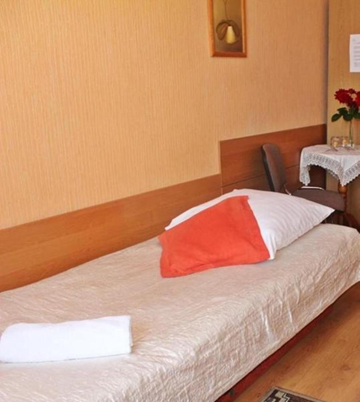 Hotel Bursztyn Калиш Экстерьер фото